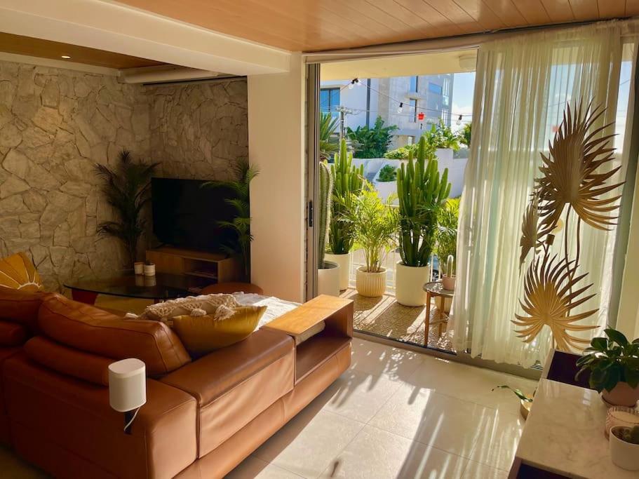 Апартаменты Chic Beachside Getaway 2Br 2Bath Fully Equipped Голд-Кост Экстерьер фото